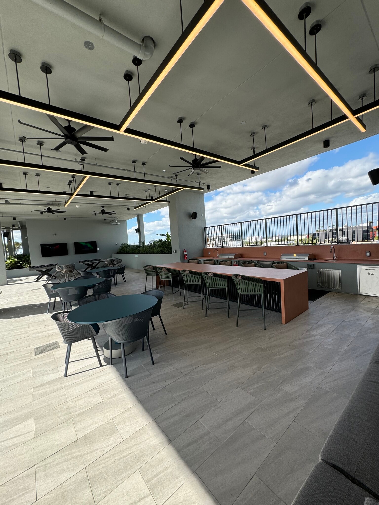 Building Photo - 160 NW 27th St