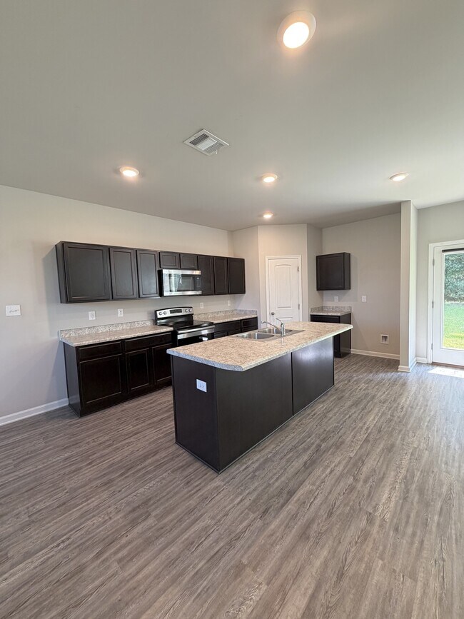 Building Photo - 18317 Fox Hollow Loop