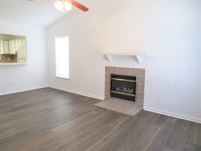Building Photo - 300 Meadowbrook Ln