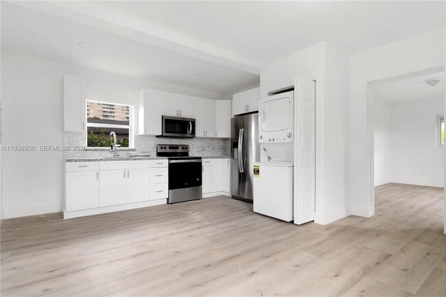 Building Photo - 2714 SW 36th Ave