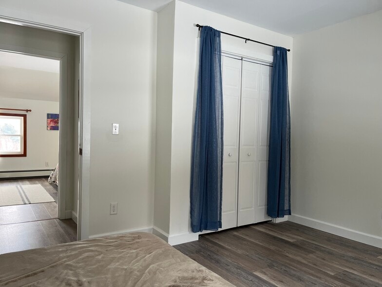 Building Photo - 851 Woods Hollow Rd