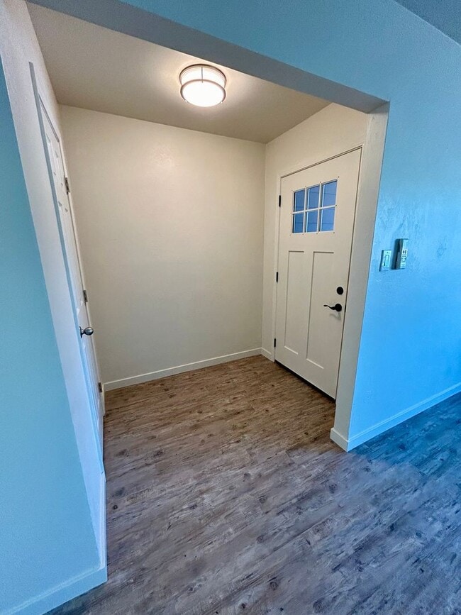 Building Photo - Completely Updated Irvington House!