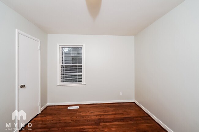 Building Photo - 1344 5th Pl NW