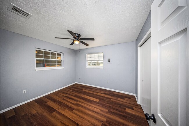 Building Photo - 709 SW 45th St