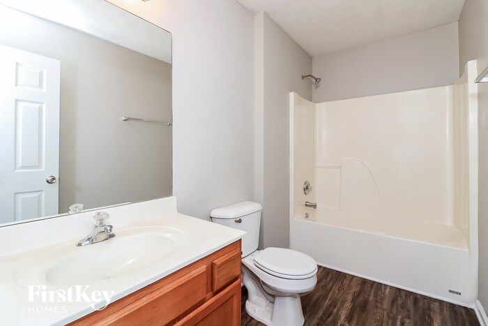 Building Photo - 1625 Cedar Hill