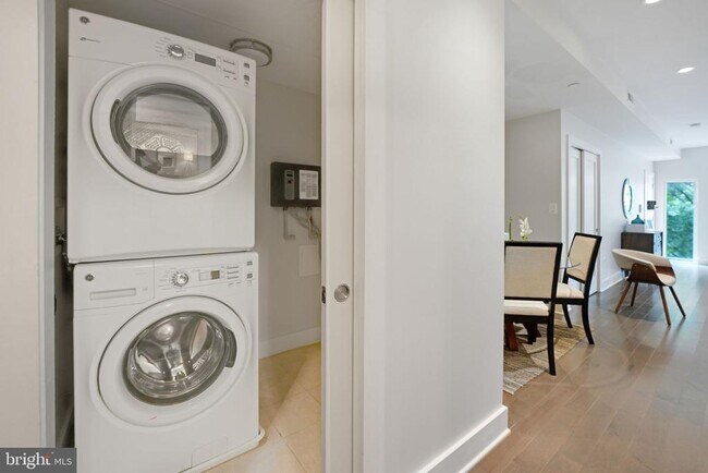 Building Photo - 3821 14th St NW