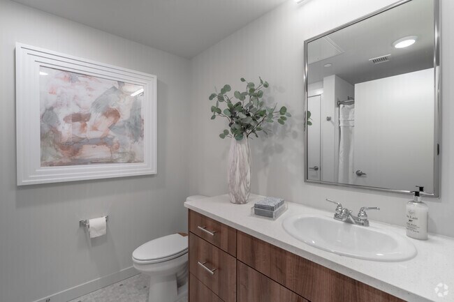 1BR, 1BA - 540SF - Bathroom - Paramount 1 Apartments