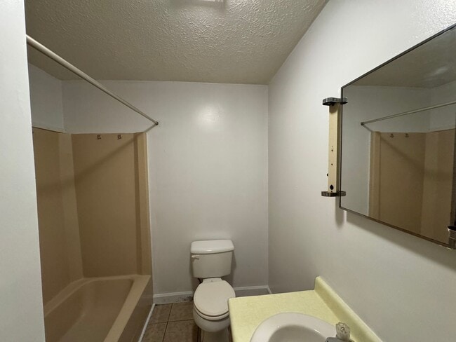 Building Photo - 602 Oak Grove Rd