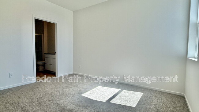 Building Photo - 5304 E Norma Ave