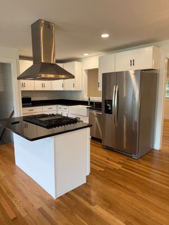 Building Photo - Beautiful remodeled home