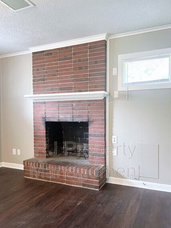 Building Photo - 3641 Bishops Bridge Rd