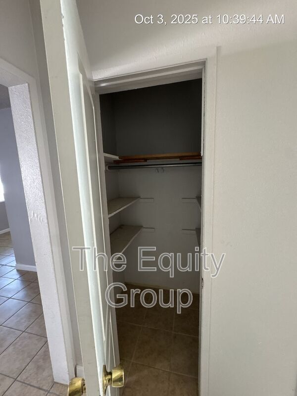 Building Photo - 570 S Richmond Ave