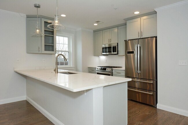Building Photo - 49 Leyden St