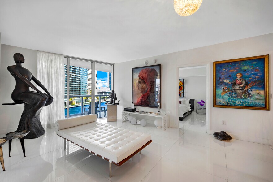 Building Photo - 475 Brickell Ave