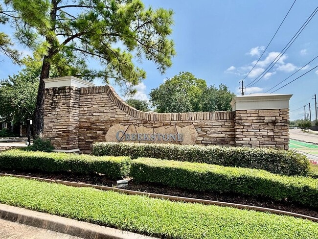 Building Photo - 10440 Deerwood Rd