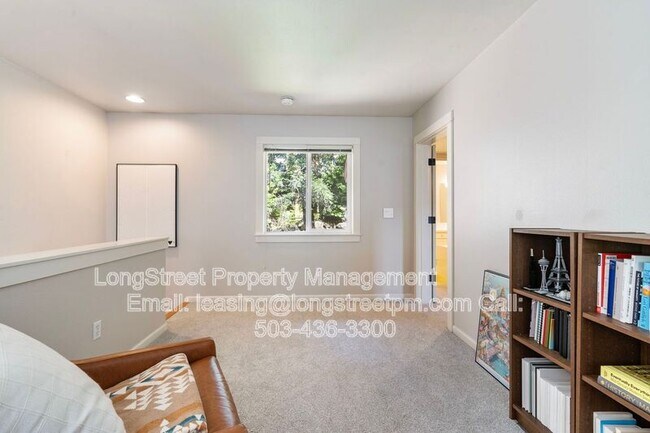 Building Photo - 10247 NW Village Heights Dr