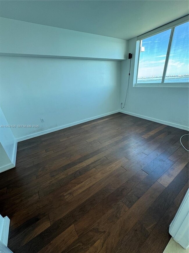 Building Photo - 1800 N Bayshore Dr