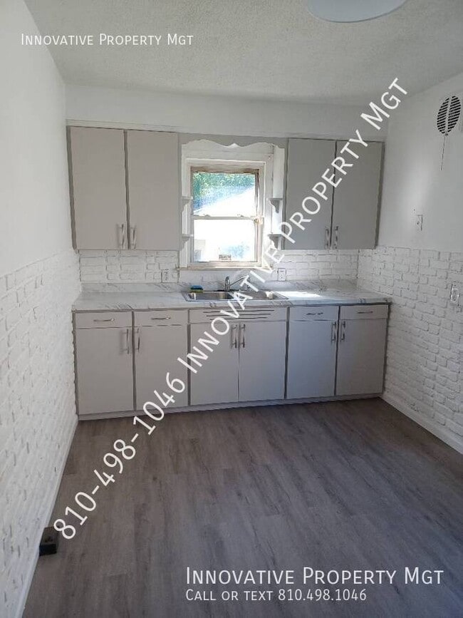 Building Photo - 533 W Pulaski St