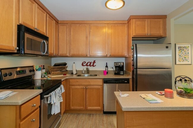 Building Photo - 1660 N La Salle Dr