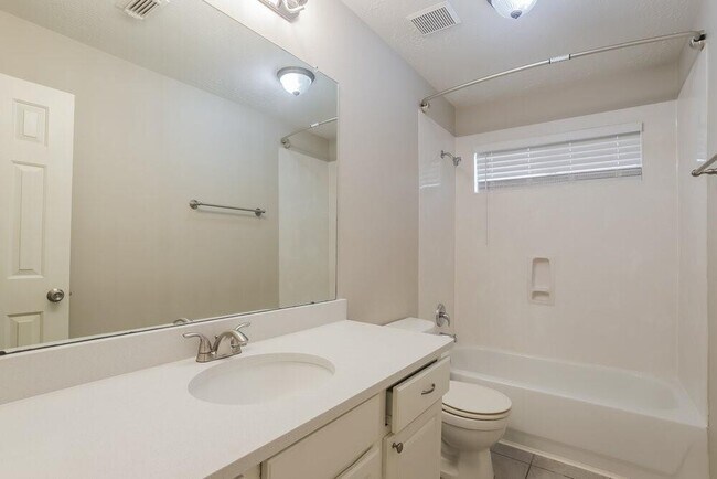 Building Photo - 30 Shimmer Pond Pl