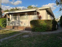 Building Photo - 885 SW 29th Ave