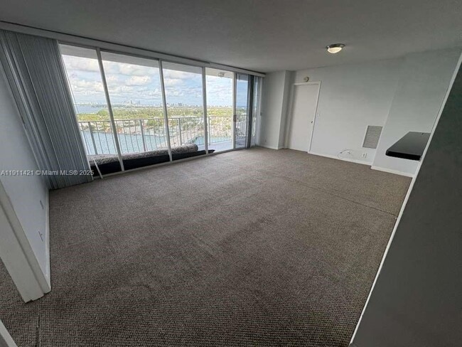 Building Photo - 7601 E Treasure Dr