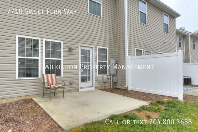 Building Photo - 3br/2.5bth Townhome Gated Community Stoneg...