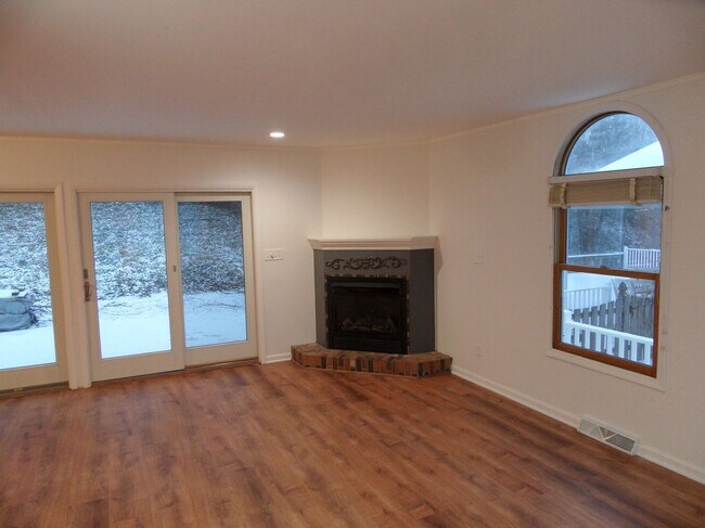 Building Photo - 921 Onondaga St