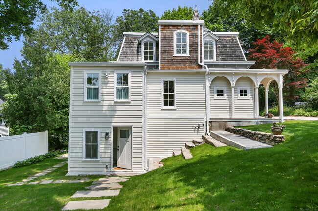 Building Photo - 66 Seminary St