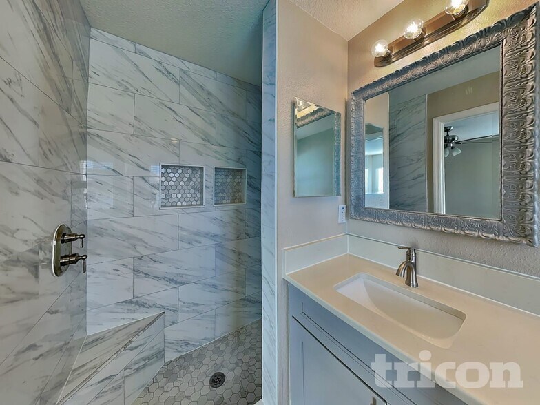 Building Photo - 10123 41st Ct E