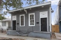 Building Photo - 2522 Bienville St