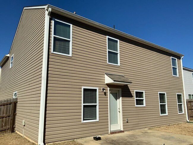 Building Photo - Chelsea Reserve  4 BR / 2.5 Ba / 2 family Room / 2 stories