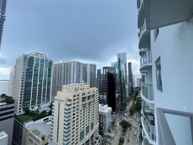 Building Photo - 1060 Brickell Ave