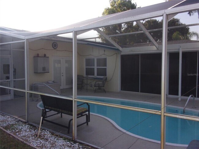 Building Photo - 1712 Suffolk Dr