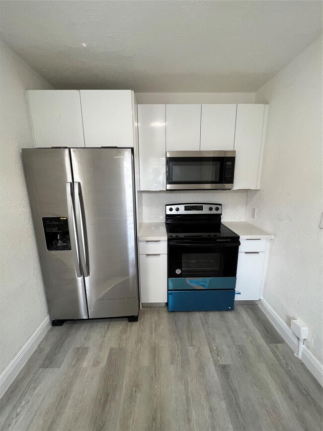 Building Photo - 5615 SW 40th St