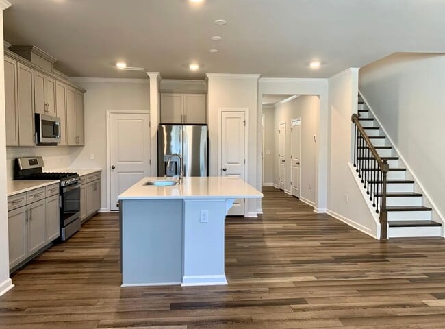 Building Photo - 525 Hazy Hls Ln