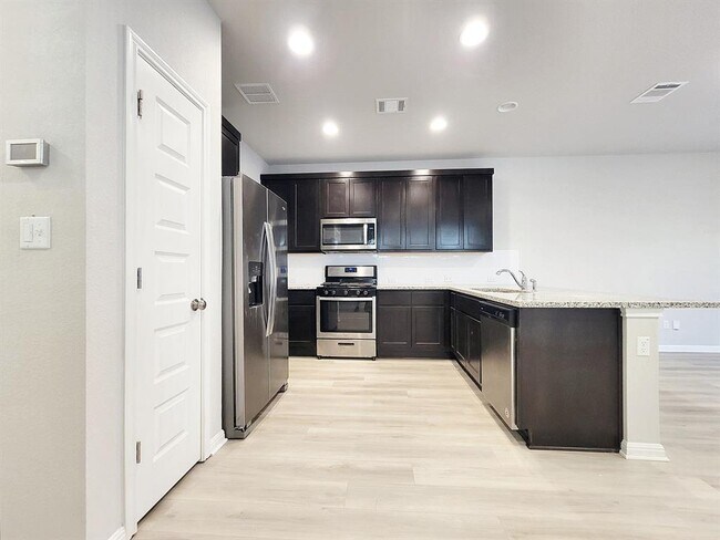 Building Photo - 2044 Arendale Dr