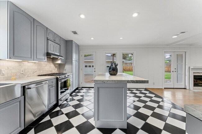 Building Photo - 6158 Burgoyne Rd