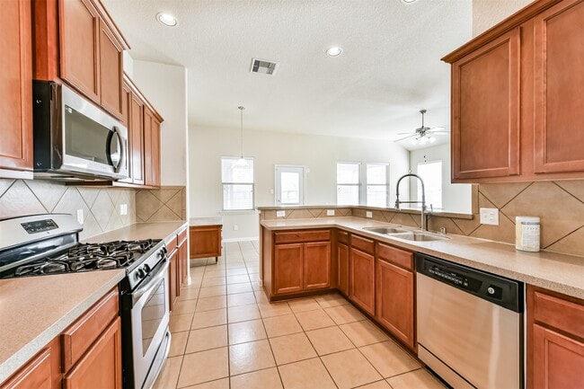 Building Photo - 7201 Valentine Ln