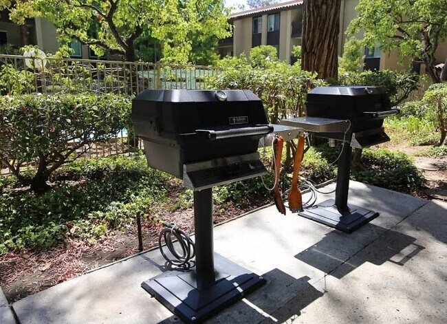 BBQ Grills - 1775 Diamond St