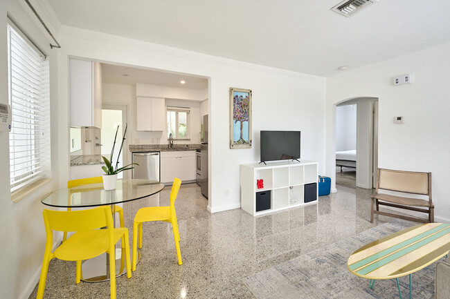 Building Photo - 532 NE 16th Ct