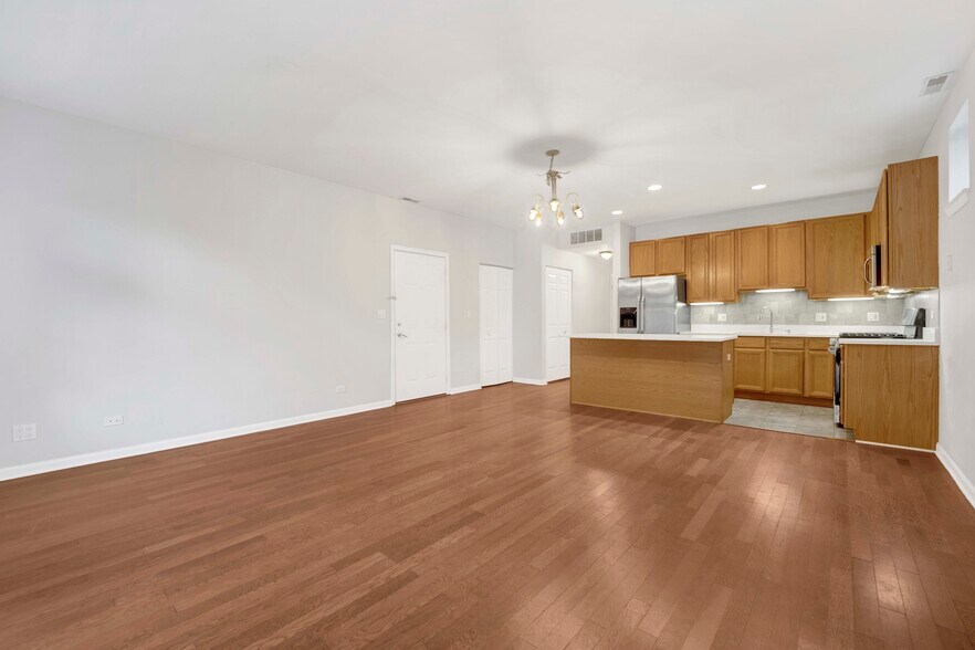 Building Photo - 802 W University Ln