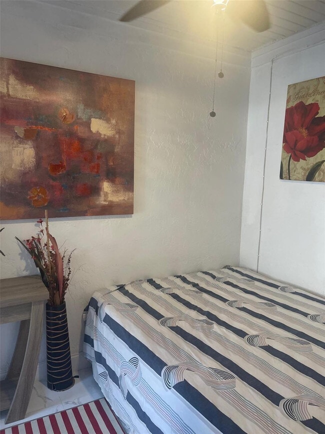 Building Photo - 408 SW 68th Ave