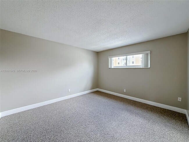 Building Photo - 6211 SW 37th St