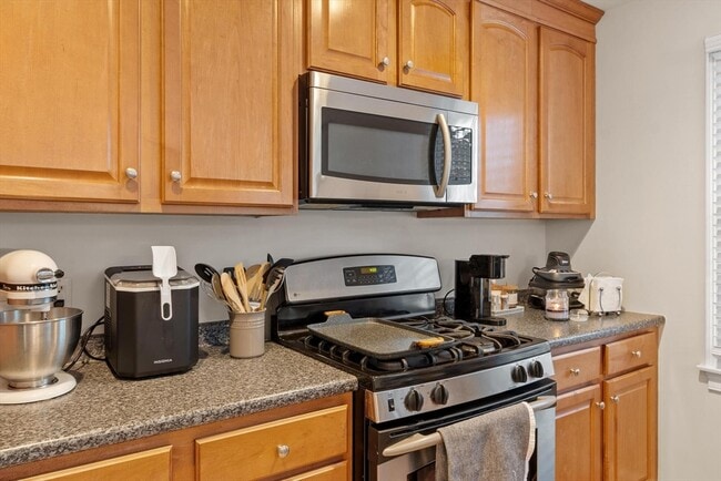 Building Photo - 270 Littleton Rd