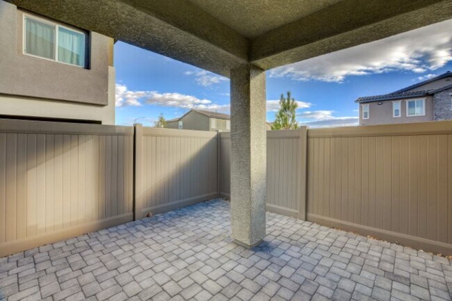 Building Photo - Don't miss this Top Notch 4 Bedroom, Beaut...