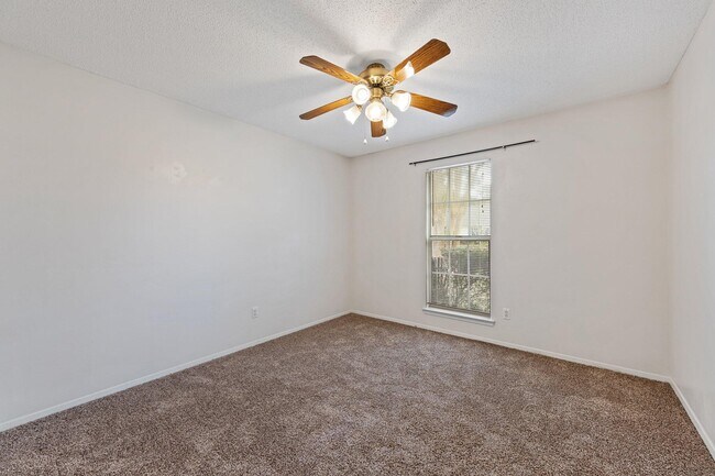 Building Photo - 1569 Meadowbrook Ct