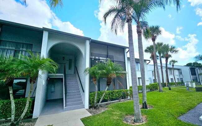 Primary Photo - 1002 Green Pine Blvd