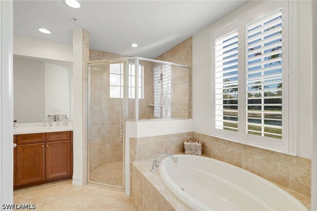 Building Photo - 10821 Vivaldi Ct