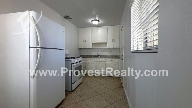 Building Photo - 15990 Yucca St